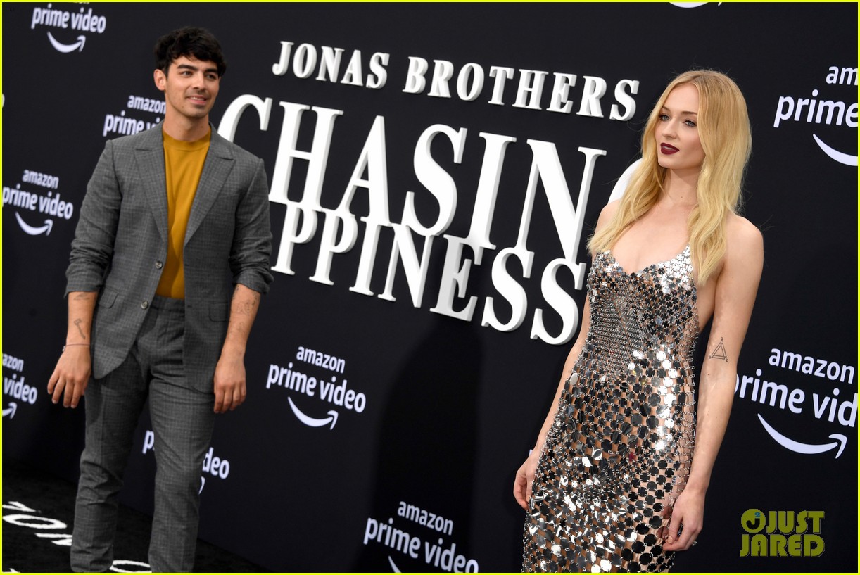 jonas brothers and wives at chasing happiness premiere 29