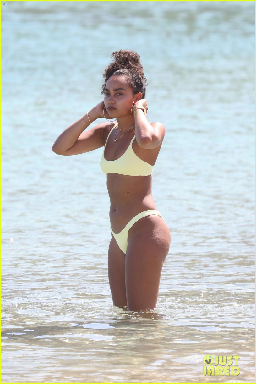 leigh anne pinnock vacation in greece 04