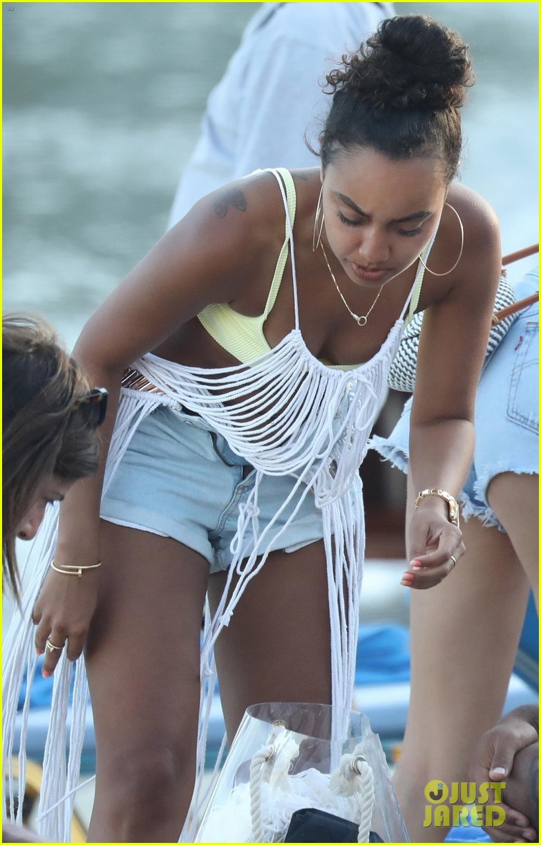 leigh anne pinnock vacation in greece 06