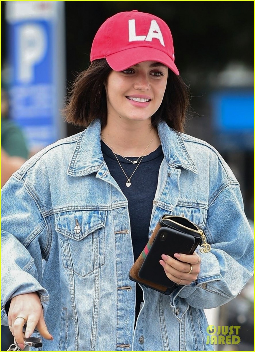 lucy hale sends bella thorne her support 04