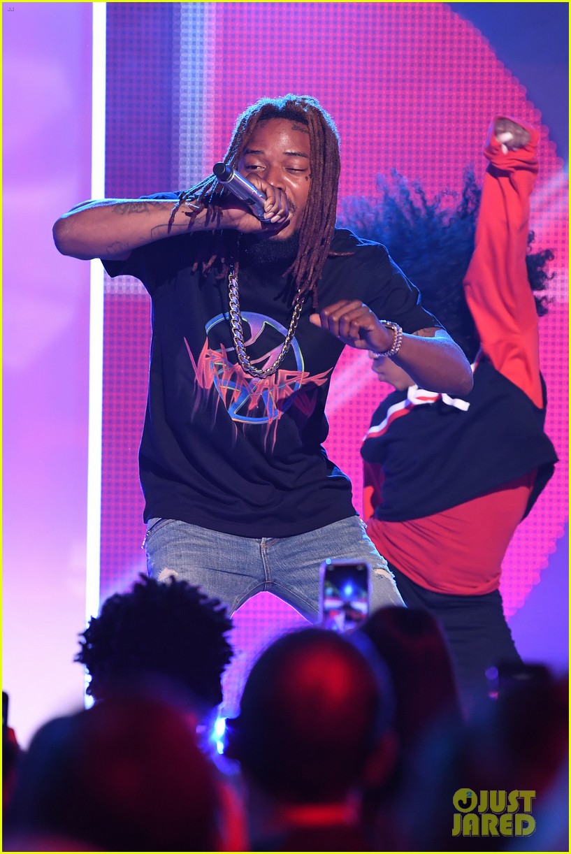 meg donnelly performs with u with fetty wap at ardys 2019 04