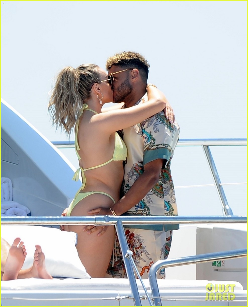 perrie edwards alex oxlade chamerlain party boat friends 01