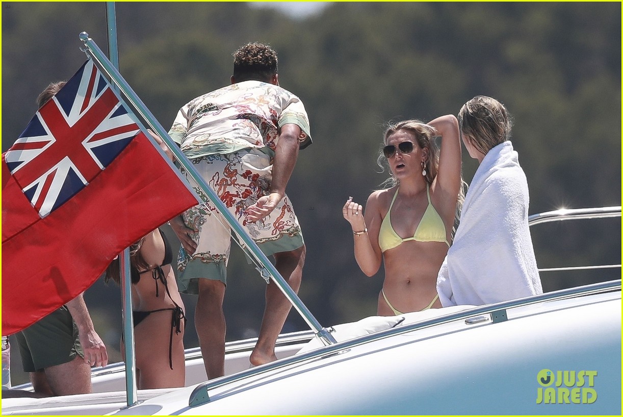 perrie edwards alex oxlade chamerlain party boat friends 10