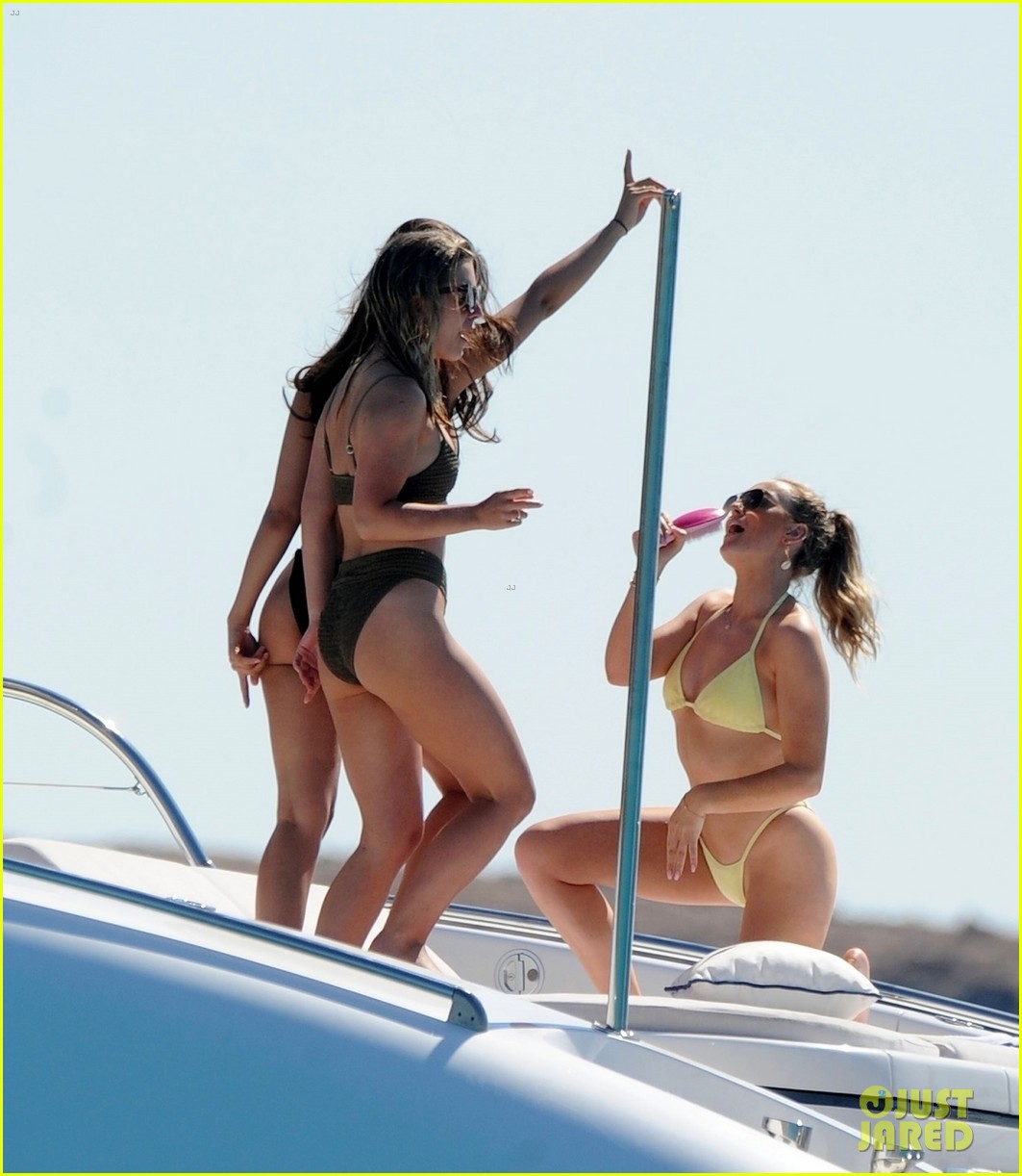 perrie edwards alex oxlade chamerlain party boat friends 23