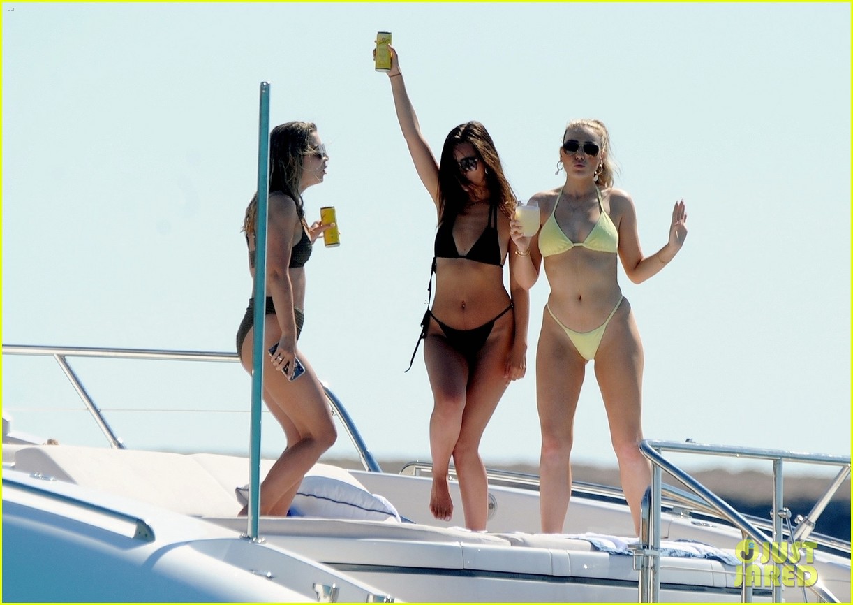 perrie edwards alex oxlade chamerlain party boat friends 26