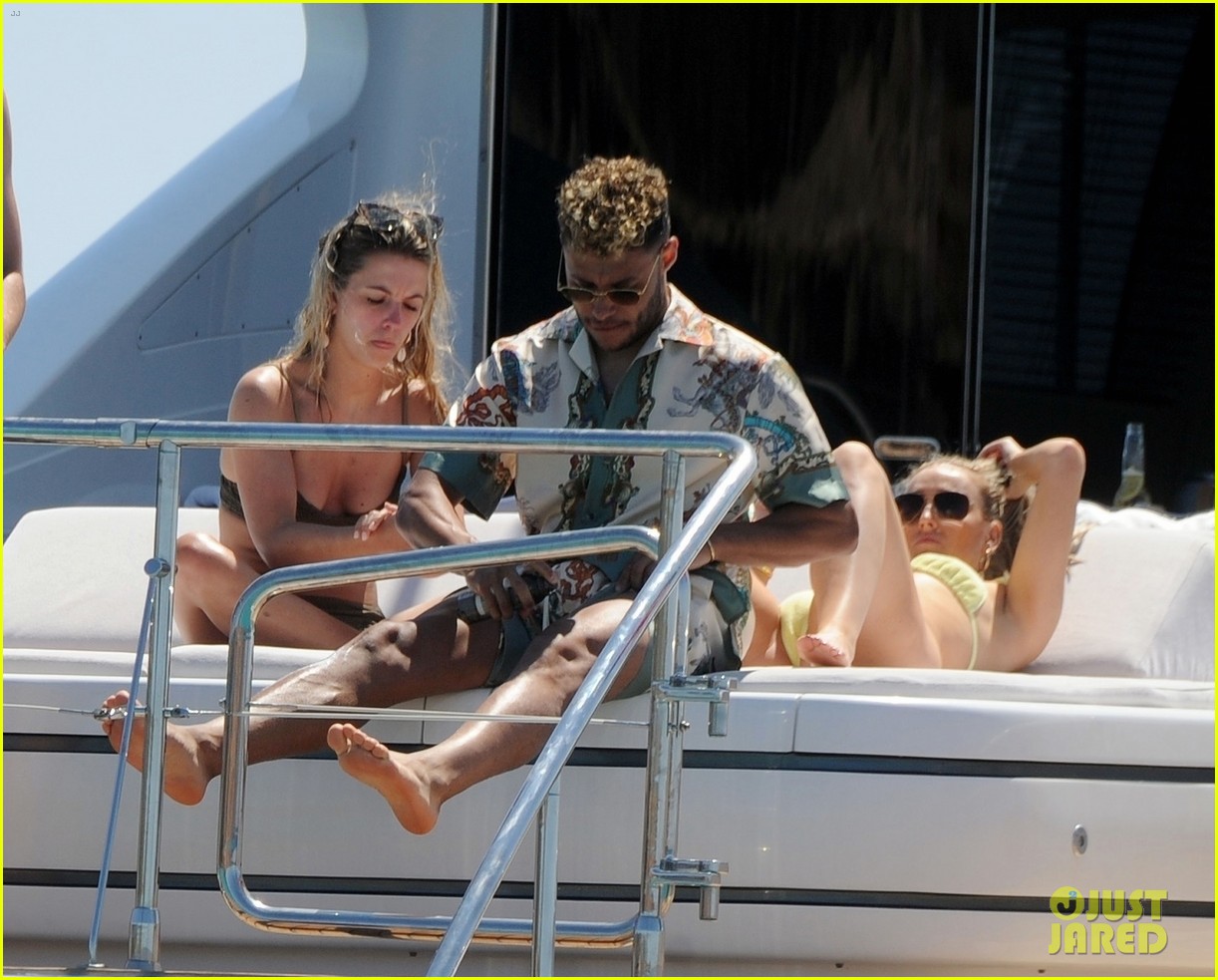 perrie edwards alex oxlade chamerlain party boat friends 39