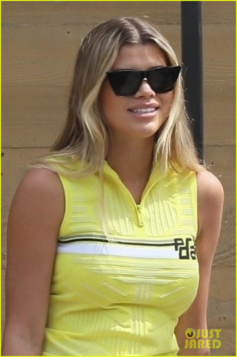 sofia richie lunch out scott disick neon top 01