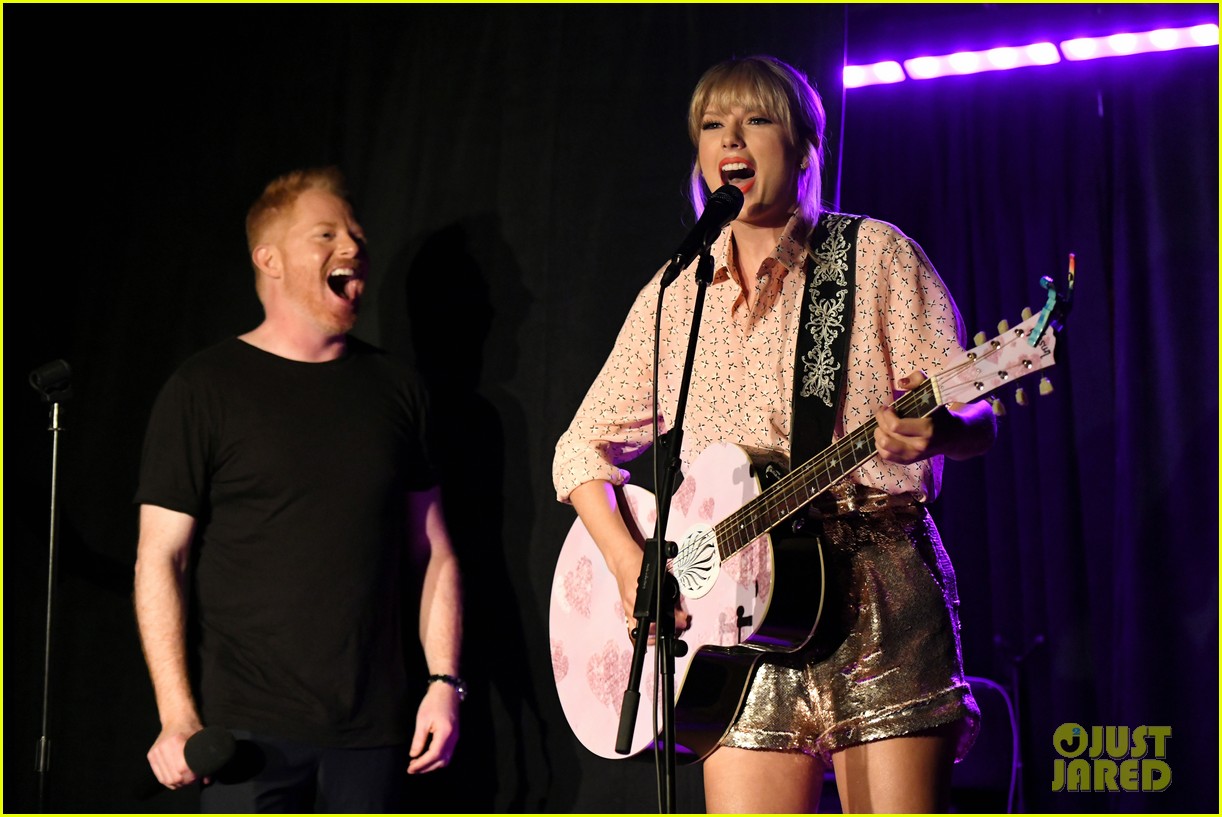 taylor swift performs at the stonewall inn 08