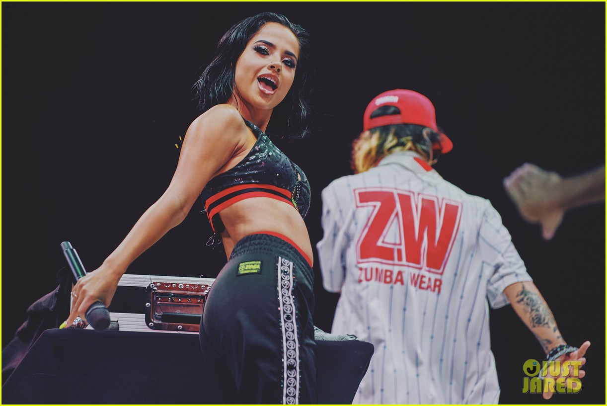 becky g peforms at zumba instructor convention 01