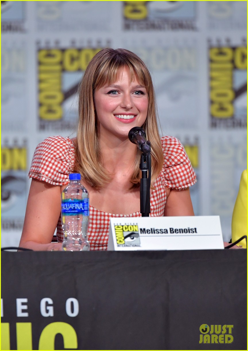 melissa benoist reveals first look at new supersuit at comic con 04
