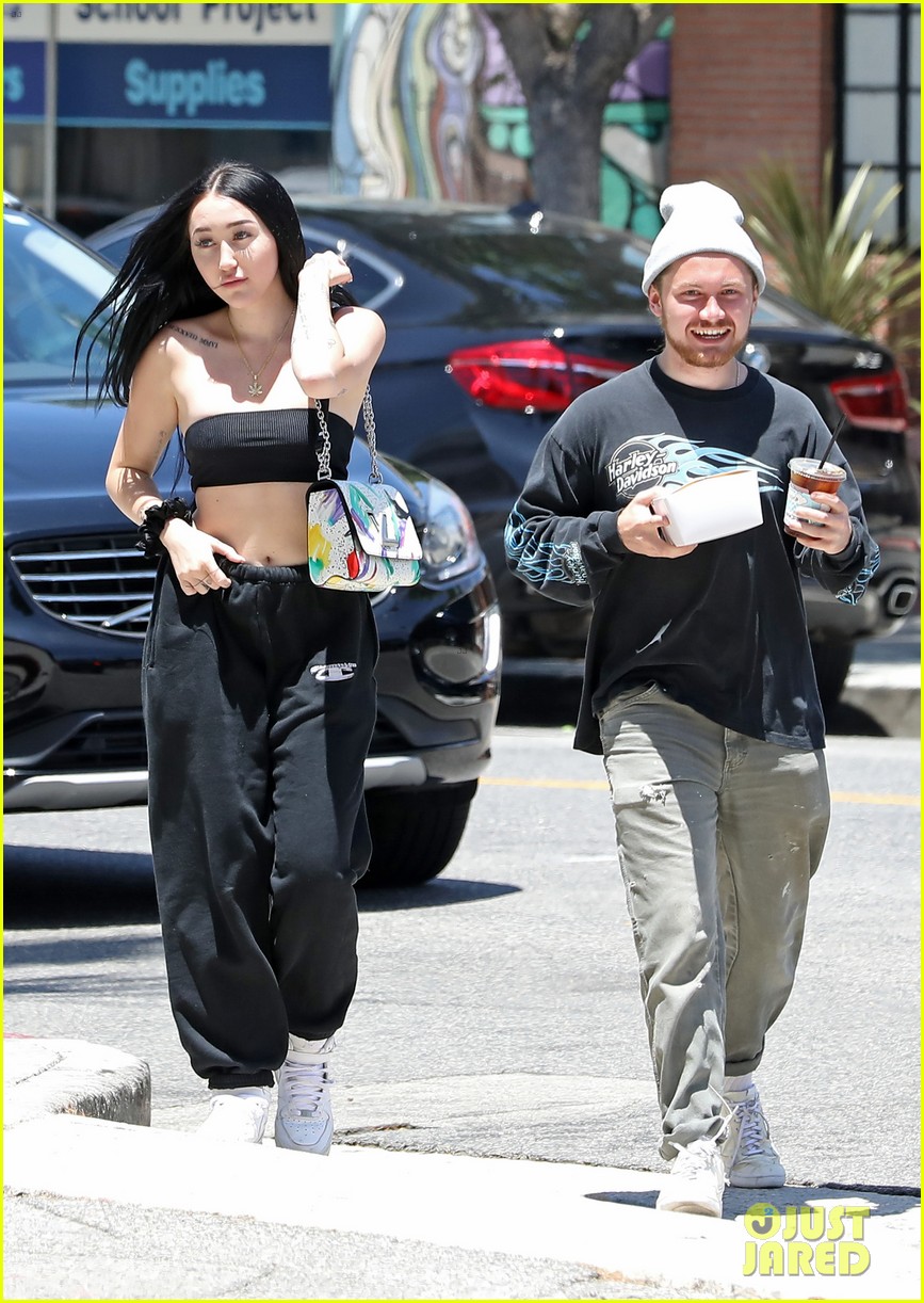 noah cyrus rocks black tube top for lunch date with a friend 03