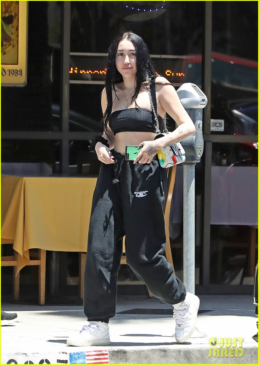 noah cyrus rocks black tube top for lunch date with a friend 08