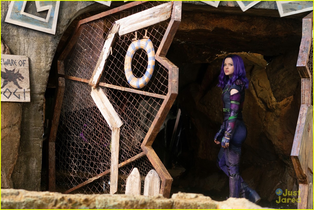 descendants 3 new gallery pics see them all 09