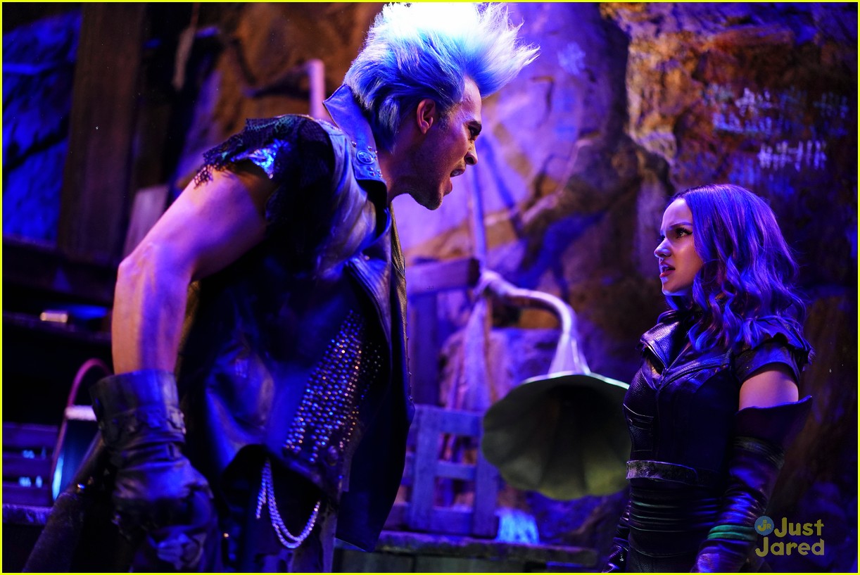 descendants 3 new gallery pics see them all 13