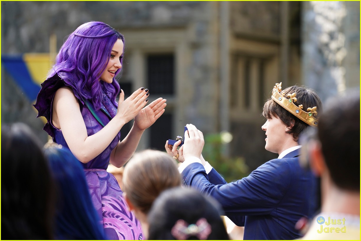 descendants 3 new gallery pics see them all 16
