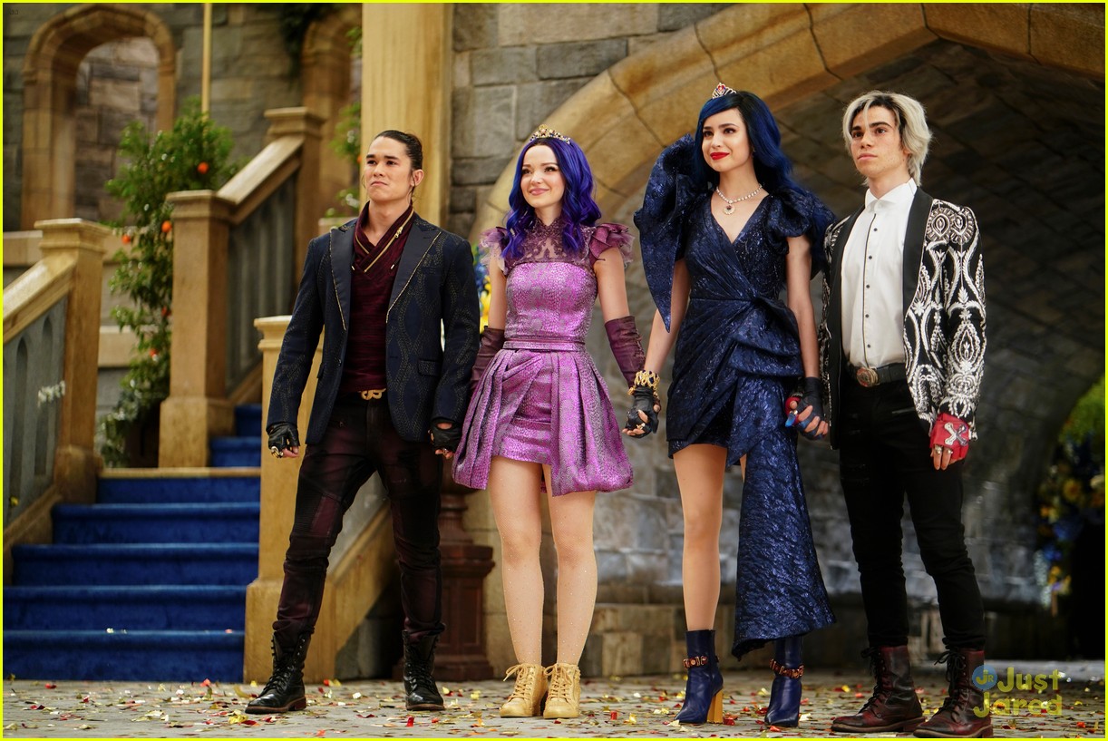 descendants 3 new gallery pics see them all 19