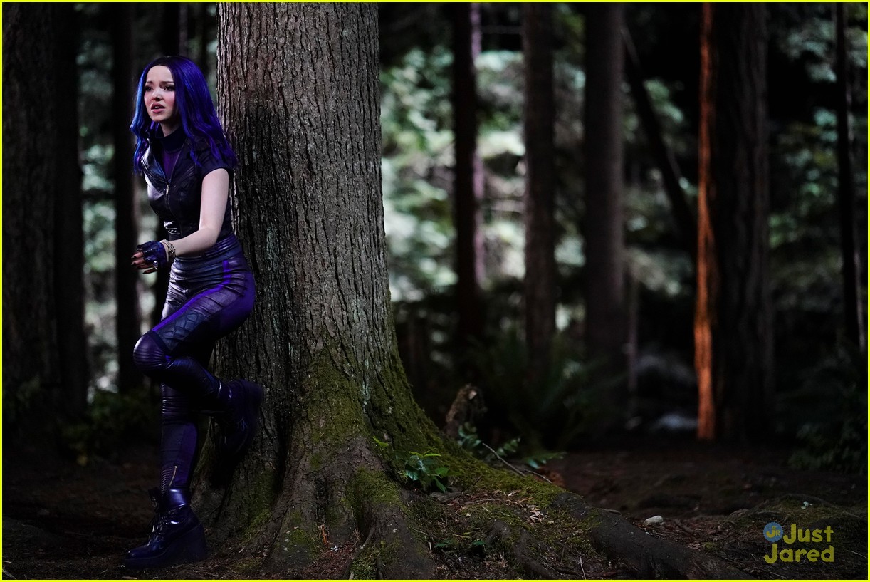 descendants 3 new gallery pics see them all 22