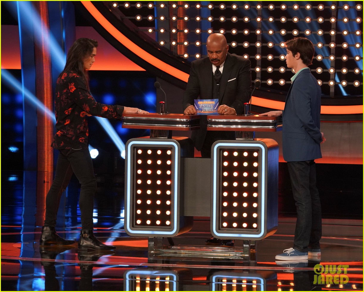 descendant cast takes on american housewife cast family feud 09