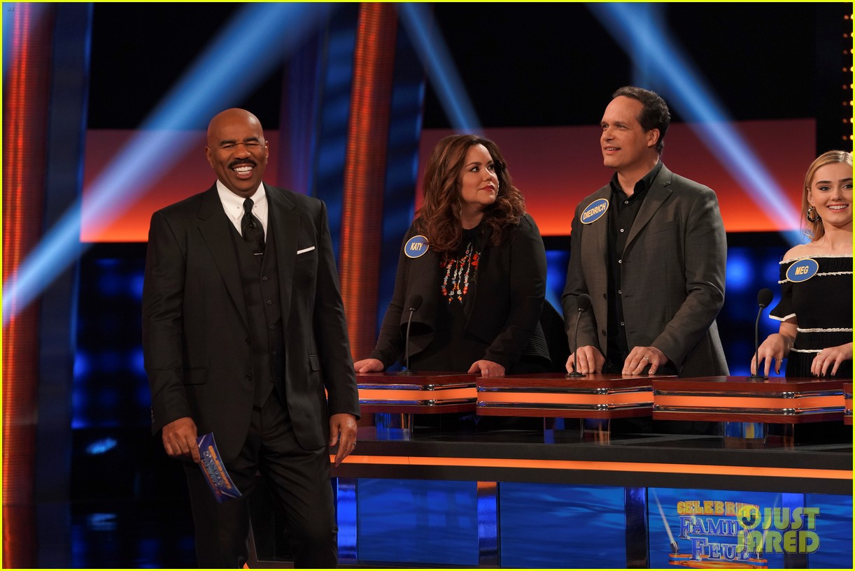 descendant cast takes on american housewife cast family feud 17