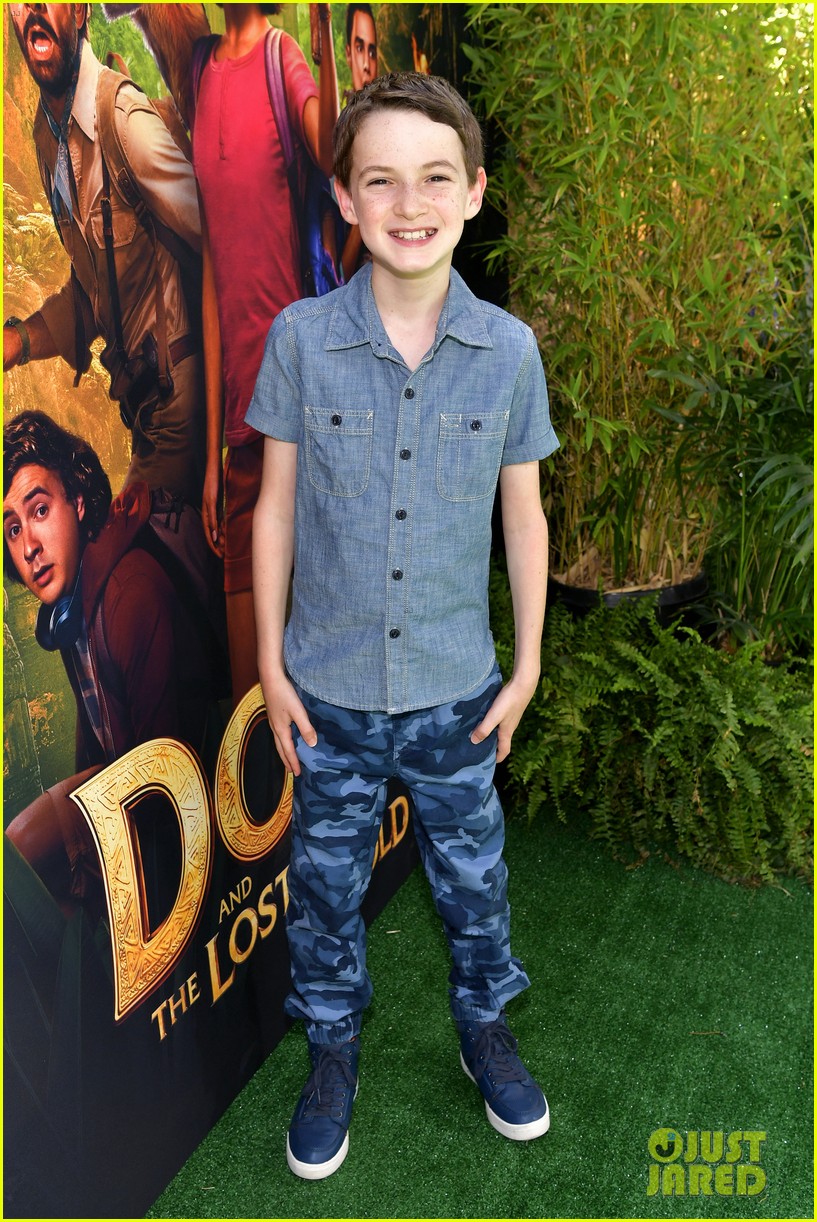 isabela moner jeff wahlberg team up at dora and the lost city of gold premiere 12