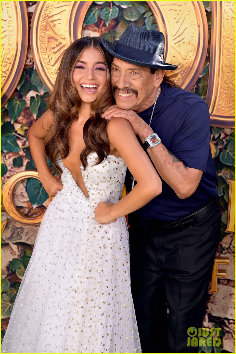 isabela moner jeff wahlberg team up at dora and the lost city of gold premiere 19