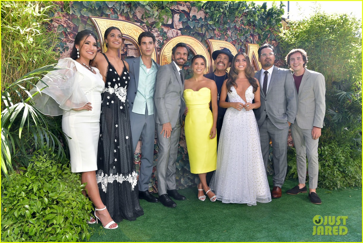 isabela moner jeff wahlberg team up at dora and the lost city of gold premiere 24