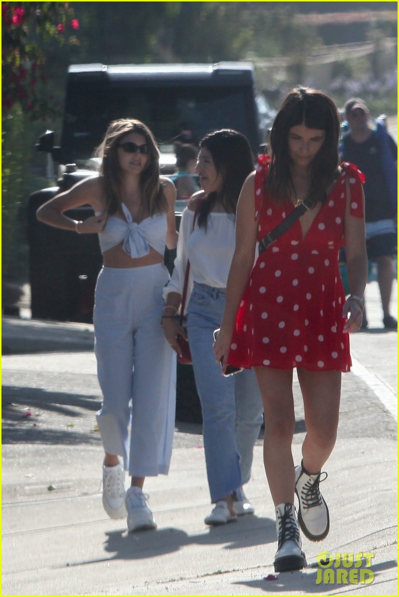 olivia jade and sister bella giannulli party in malibu for fourth of july 05