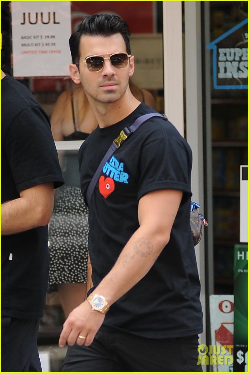 Joe Jonas Drops Promo Video For Jonas Brothers' Happiness Begins Tour ...