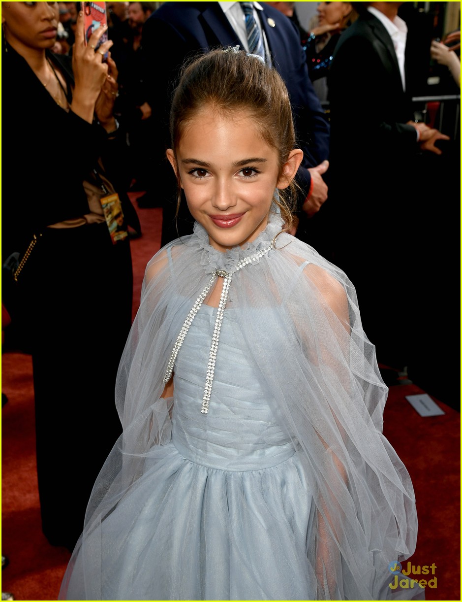 Julia Butters Gets So Many Hugs From Leonardo DiCaprio at 'Once Upon a