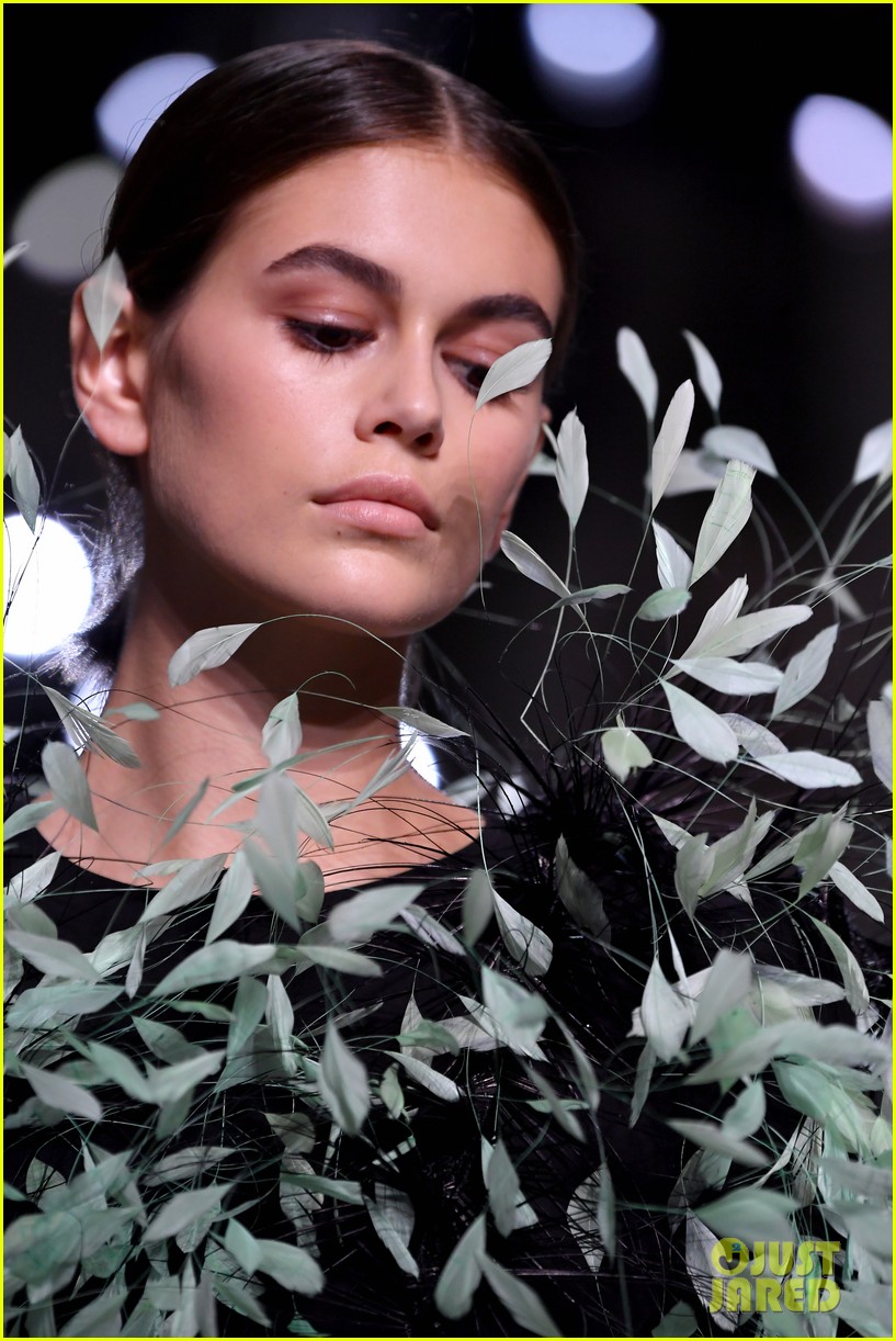 kaia gerber dons feathered frock for givenchy fashion show 04