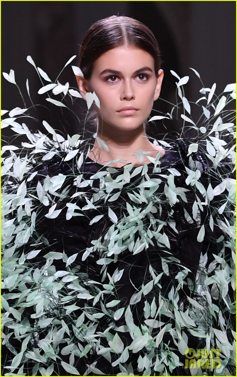 kaia gerber dons feathered frock for givenchy fashion show 07