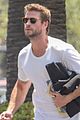 liam hemsworth rushes to the store 02