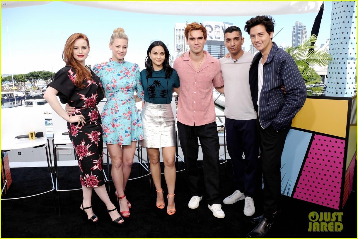 riverdale cast steps out in style for comic con 03