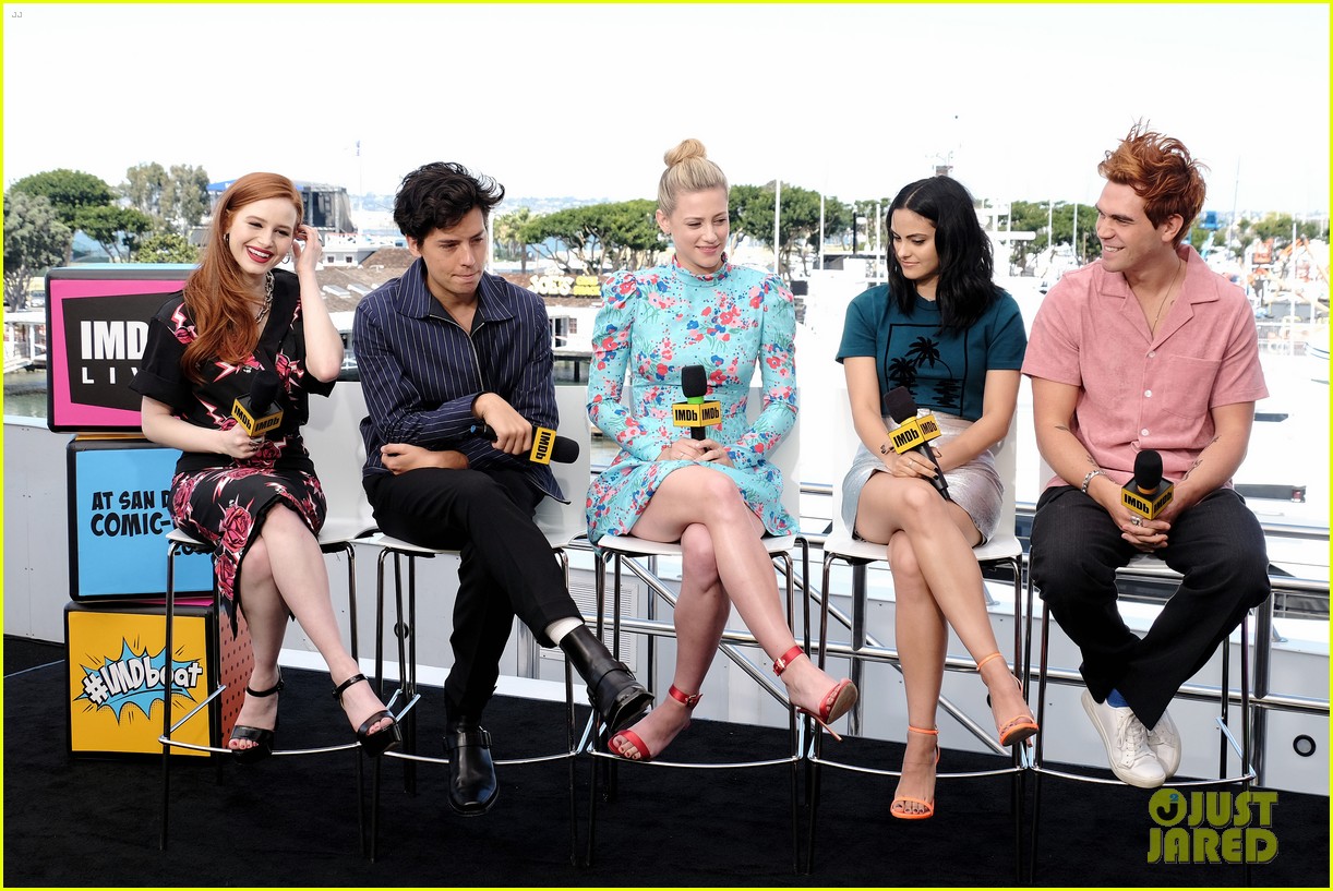 riverdale cast steps out in style for comic con 07