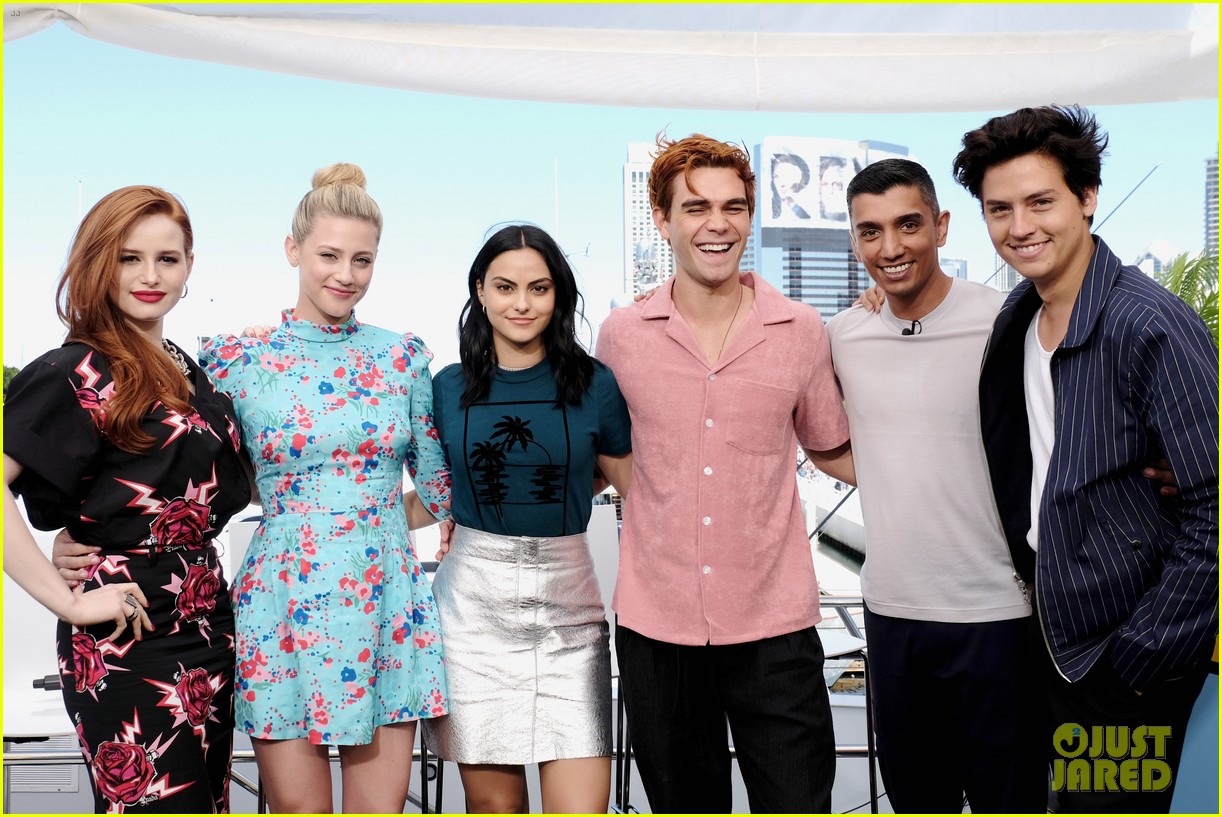 riverdale cast steps out in style for comic con 08