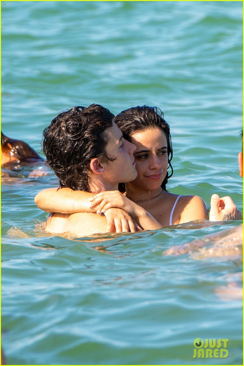 shawn mendes camila cabello kiss at the beach 01