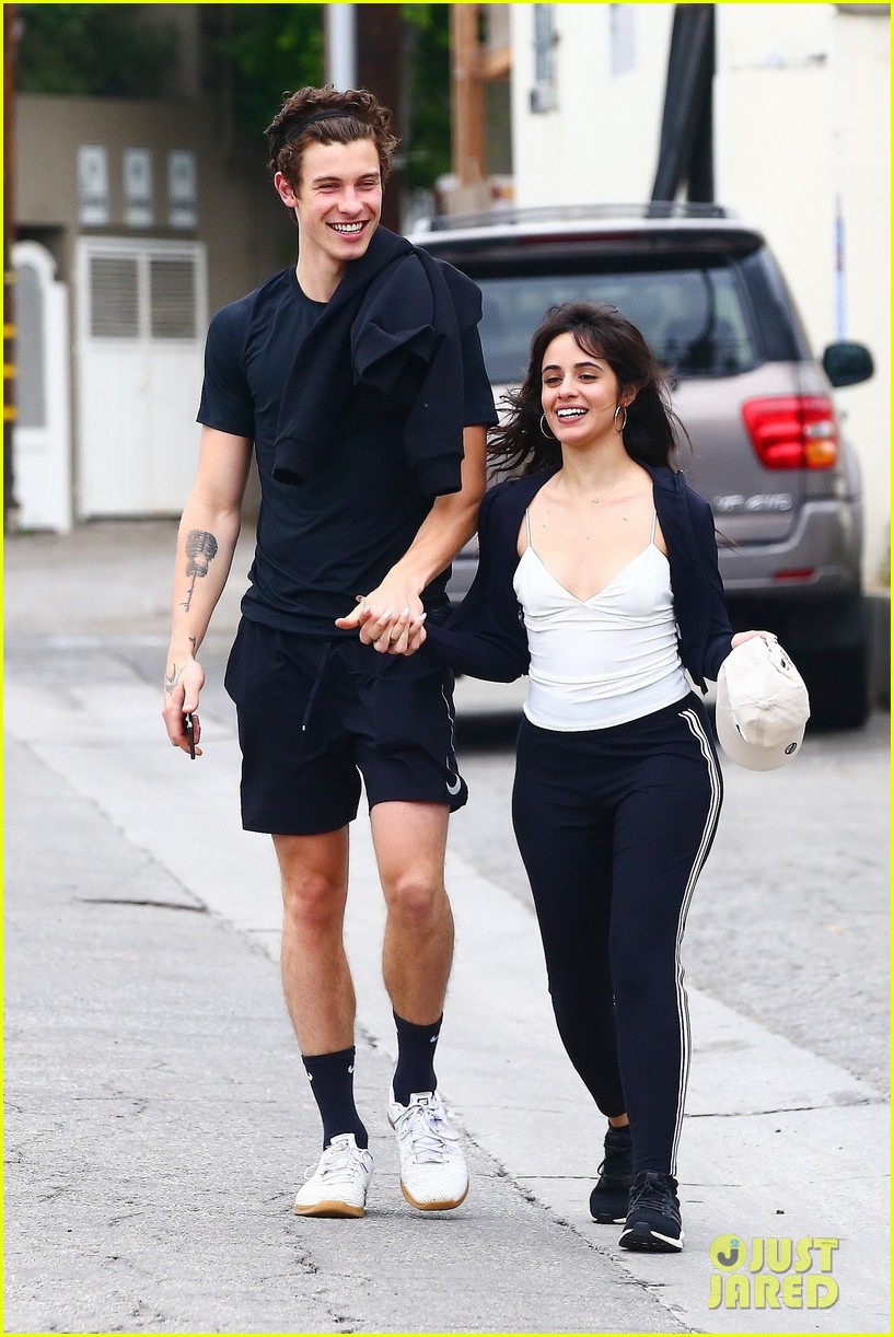 shawn mendes camila cabello hold hands sunday brunch 07