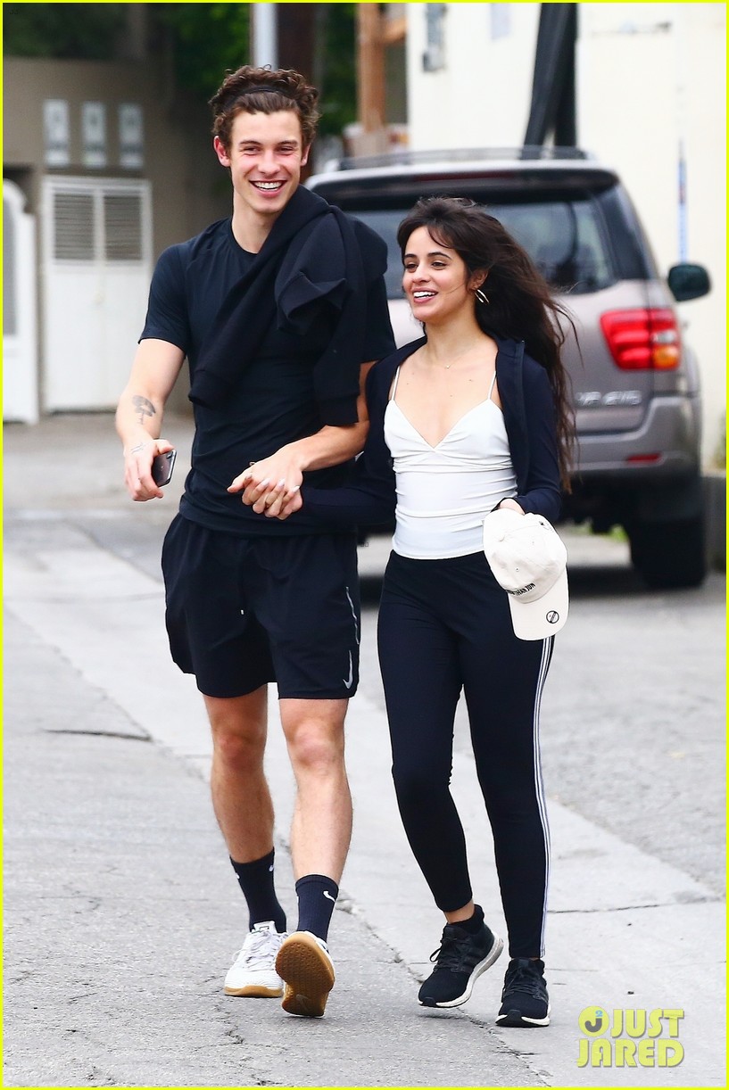 shawn mendes camila cabello hold hands sunday brunch 11