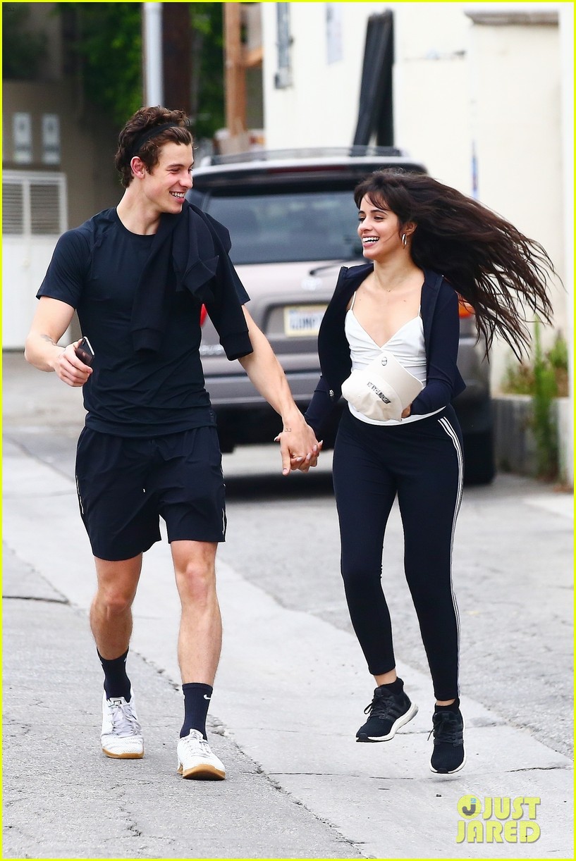 shawn mendes camila cabello hold hands sunday brunch 14