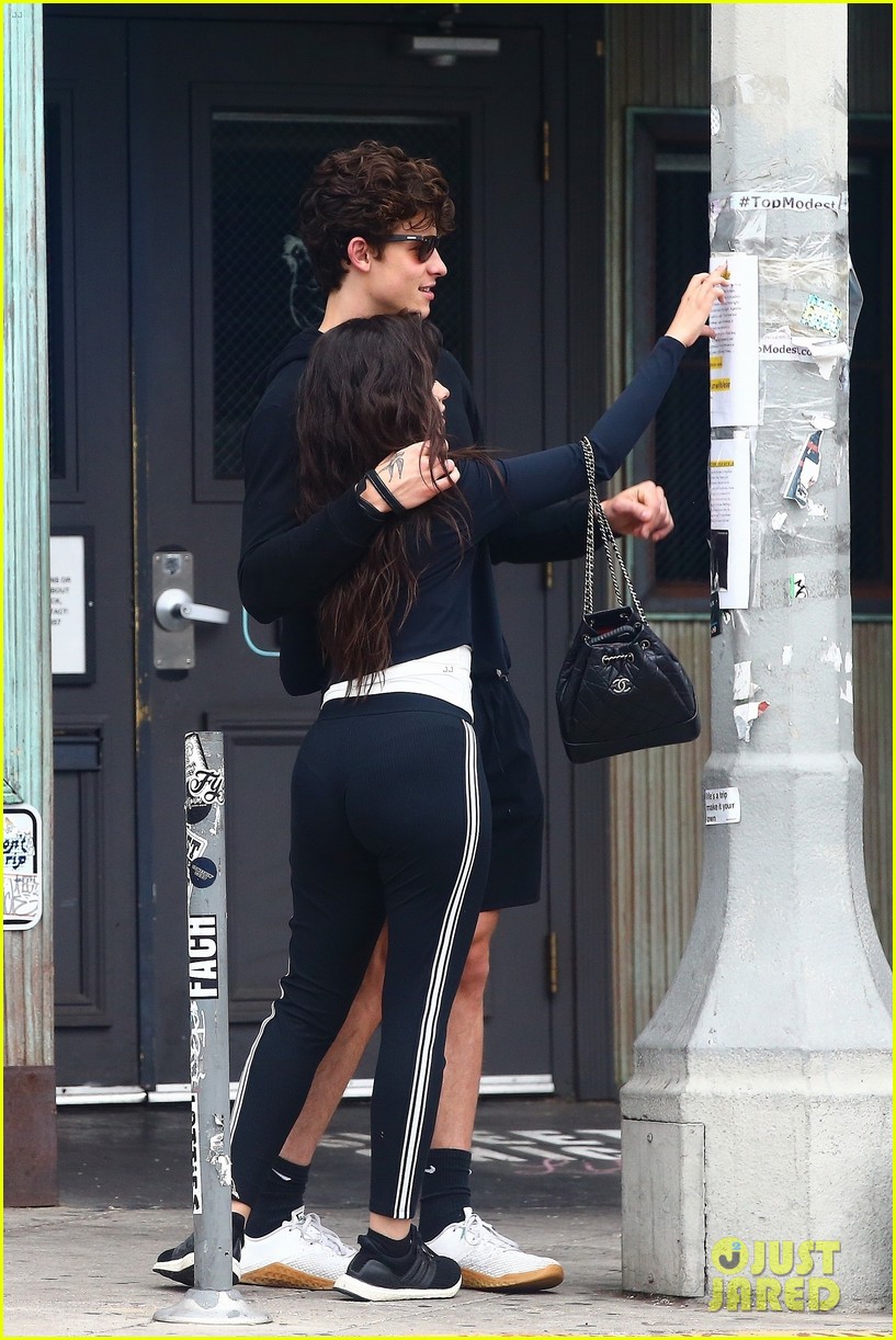 shawn mendes camila cabello hold hands sunday brunch 23