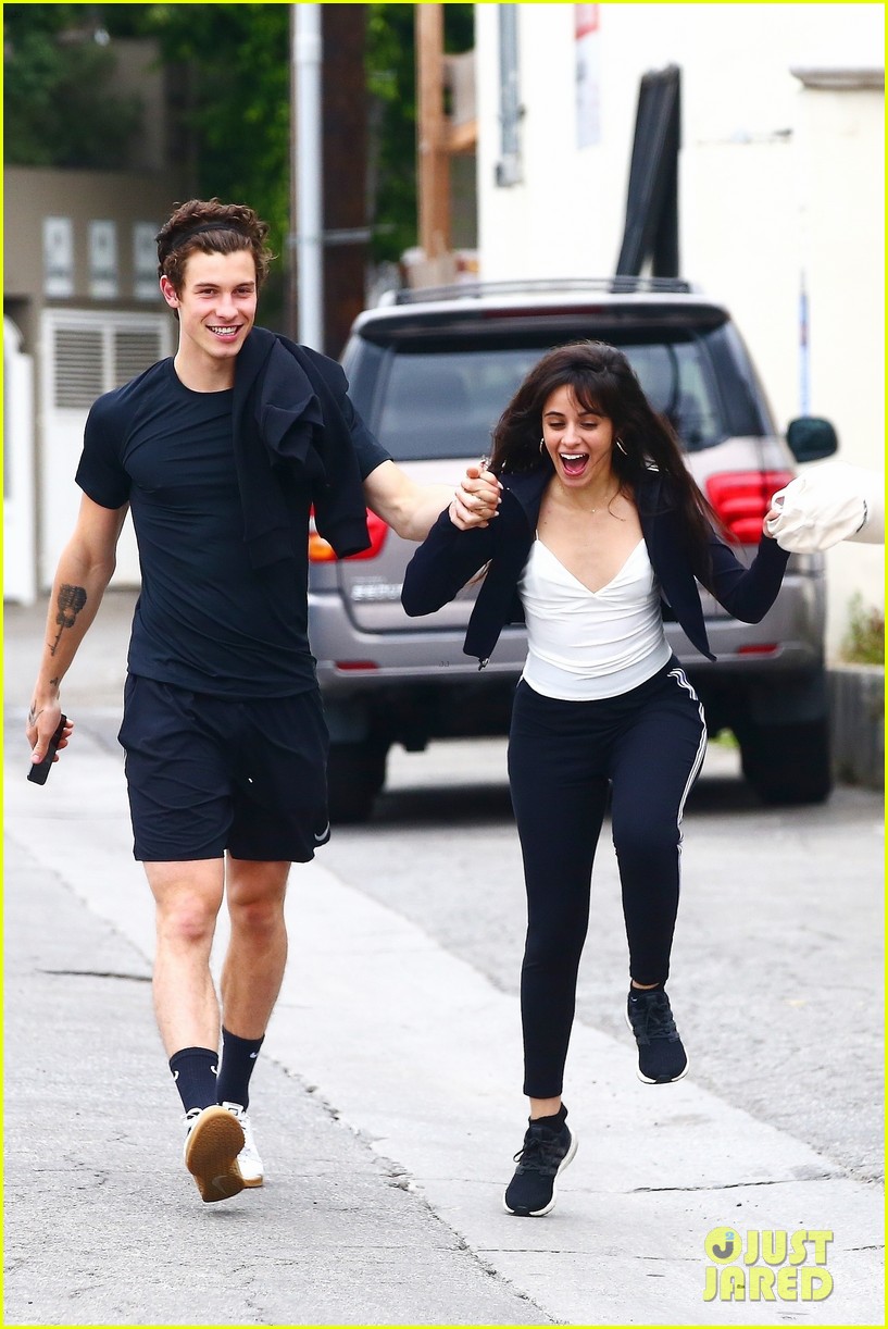 shawn mendes camila cabello hold hands sunday brunch 24