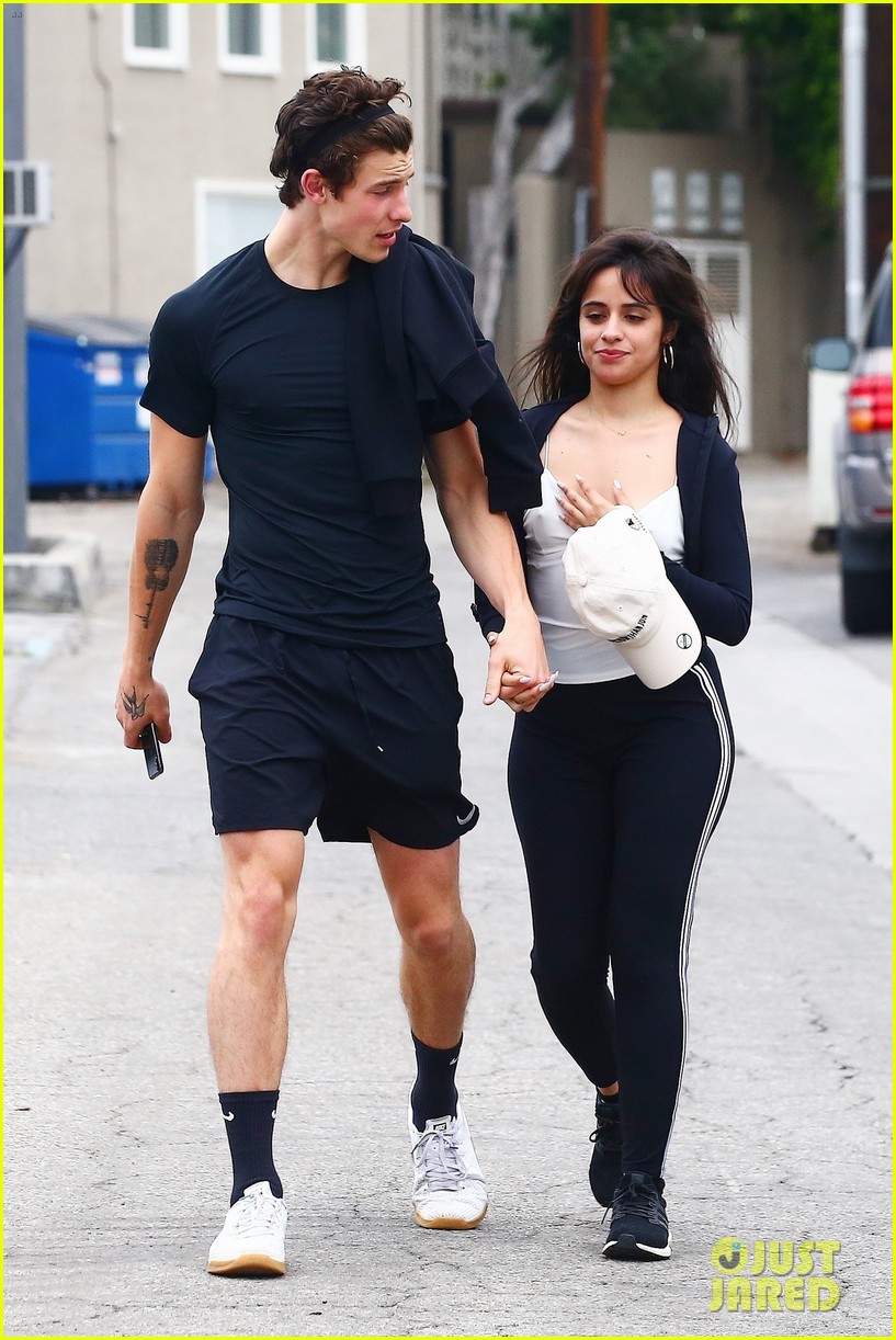 shawn mendes camila cabello hold hands sunday brunch 32