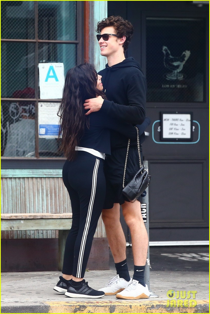 shawn mendes camila cabello hold hands sunday brunch 33