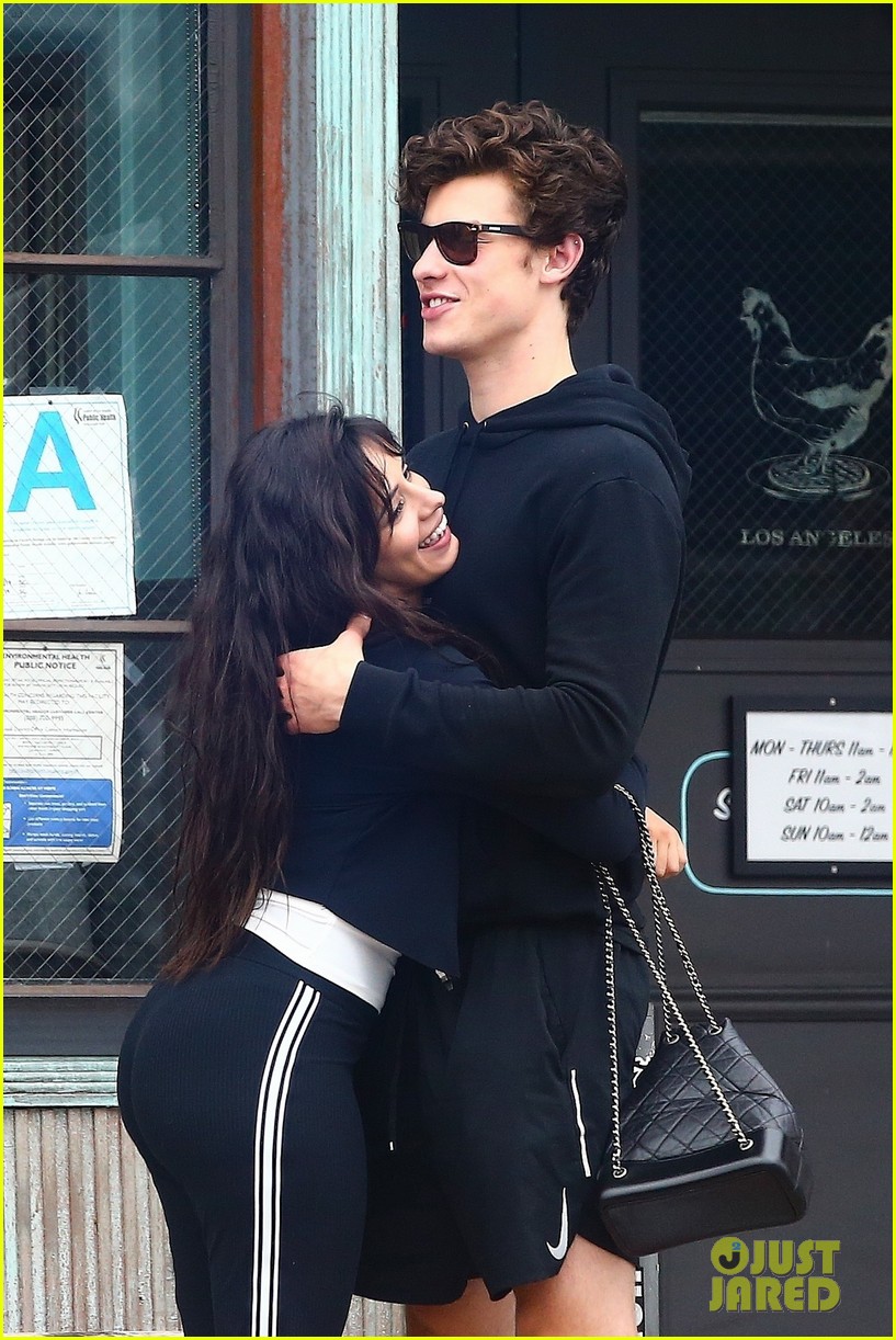 shawn mendes camila cabello hold hands sunday brunch 34