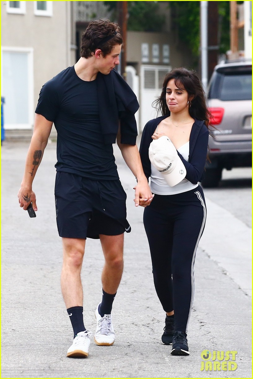 shawn mendes camila cabello hold hands sunday brunch 35