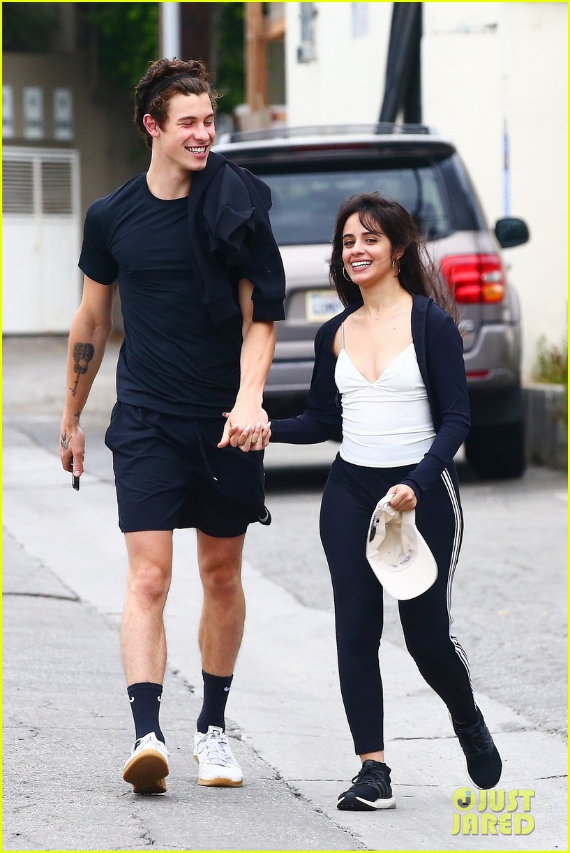 shawn mendes camila cabello hold hands sunday brunch 36