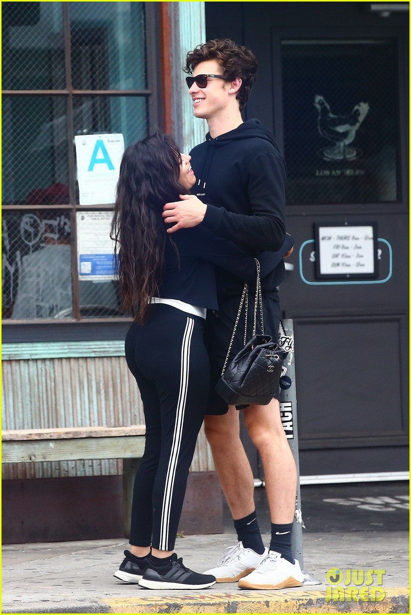 shawn mendes camila cabello hold hands sunday brunch 37