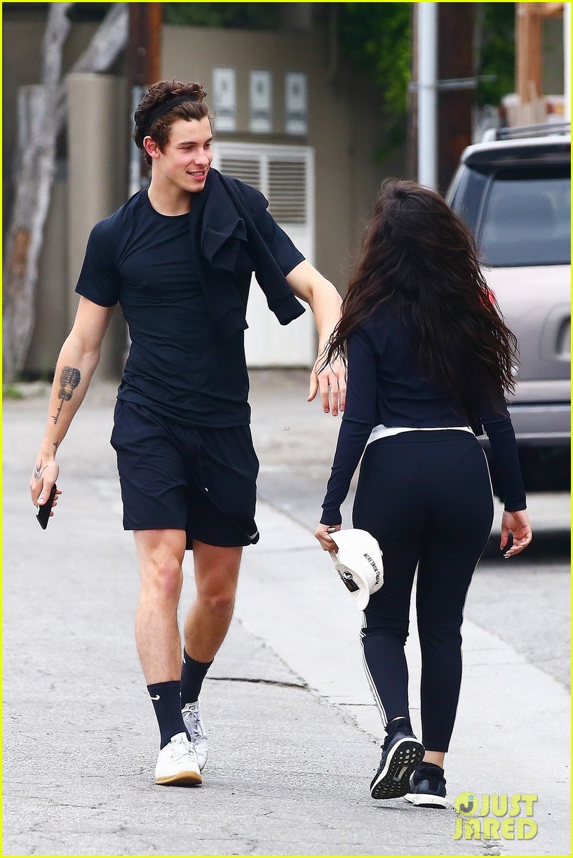 shawn mendes camila cabello hold hands sunday brunch 57