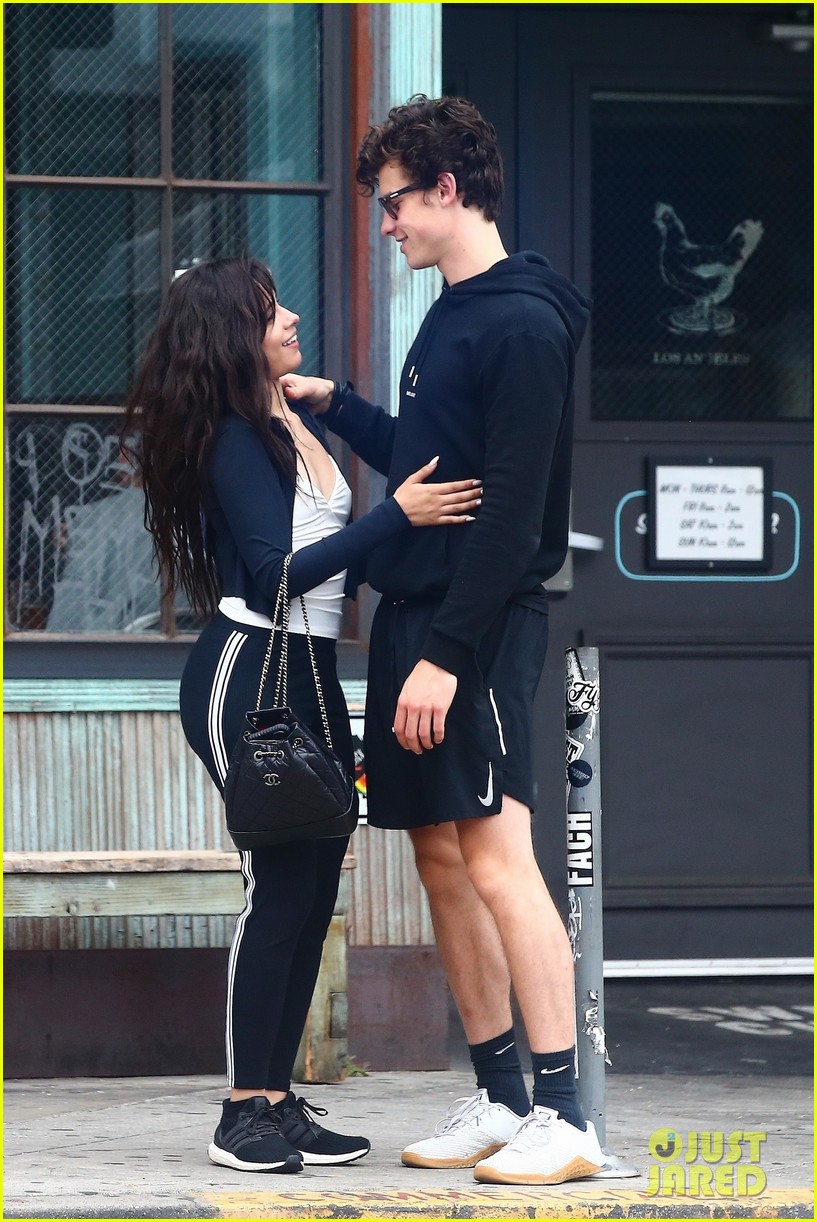 shawn mendes camila cabello hold hands sunday brunch 58