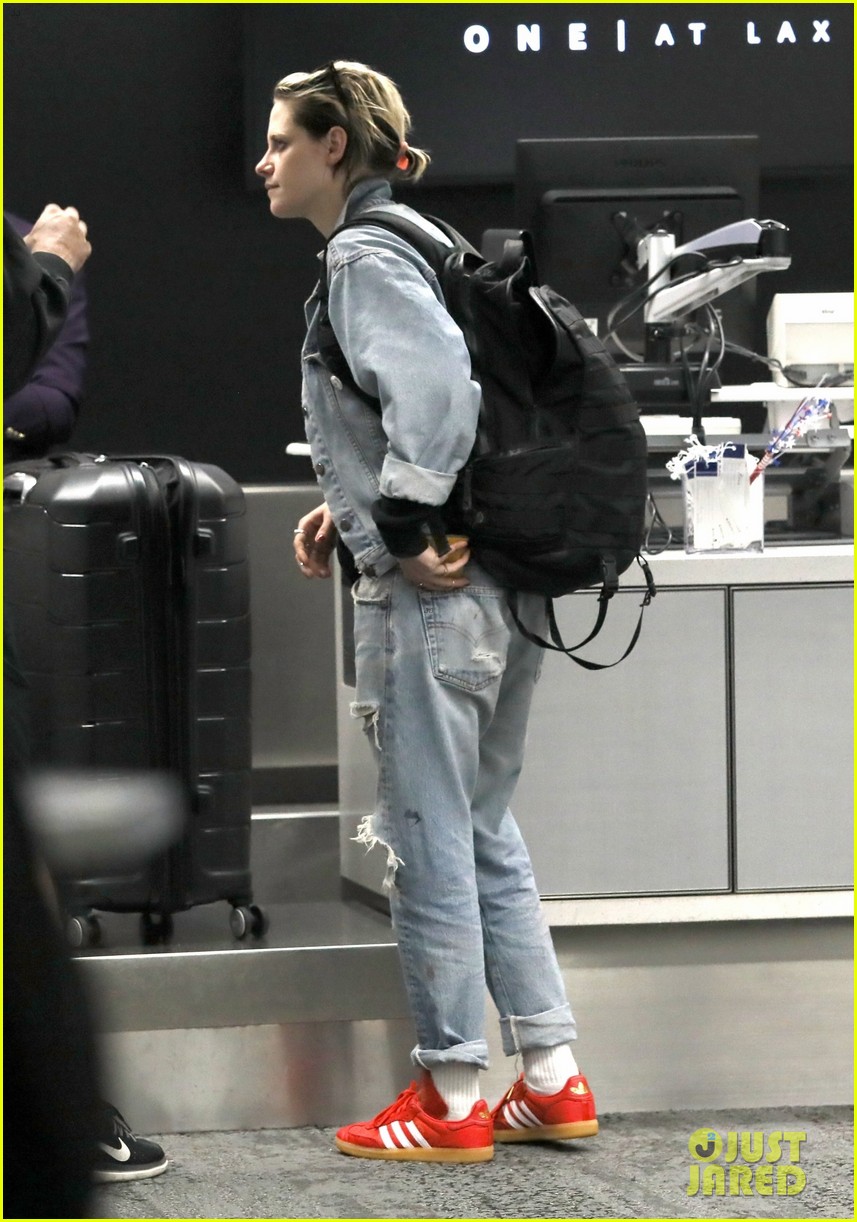 Kristen Stewart Shows Off Her Airport Style in Denim-on-Denim Outfit: Photo  1246429 | Kristen Stewart Pictures | Just Jared Jr.